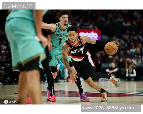 西蒙斯表现出色替补出战半场12中6贡献14分2篮板2助攻次节独得12分