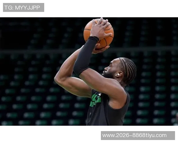 杰伦布朗首节表现起伏明显5投仅1中却抢下7篮板助攻2次失误3次